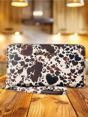 🆕🐄 Western Heritage Speckled Cow Wallet Betsey Johnson NWT
